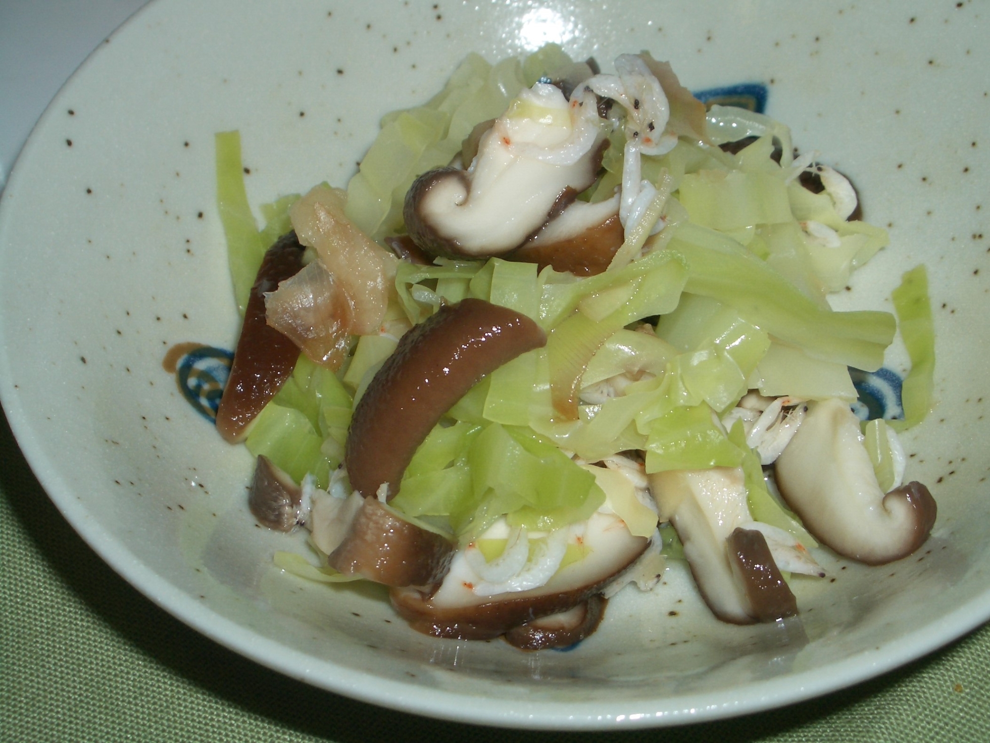キャベツと椎茸の塩炒め