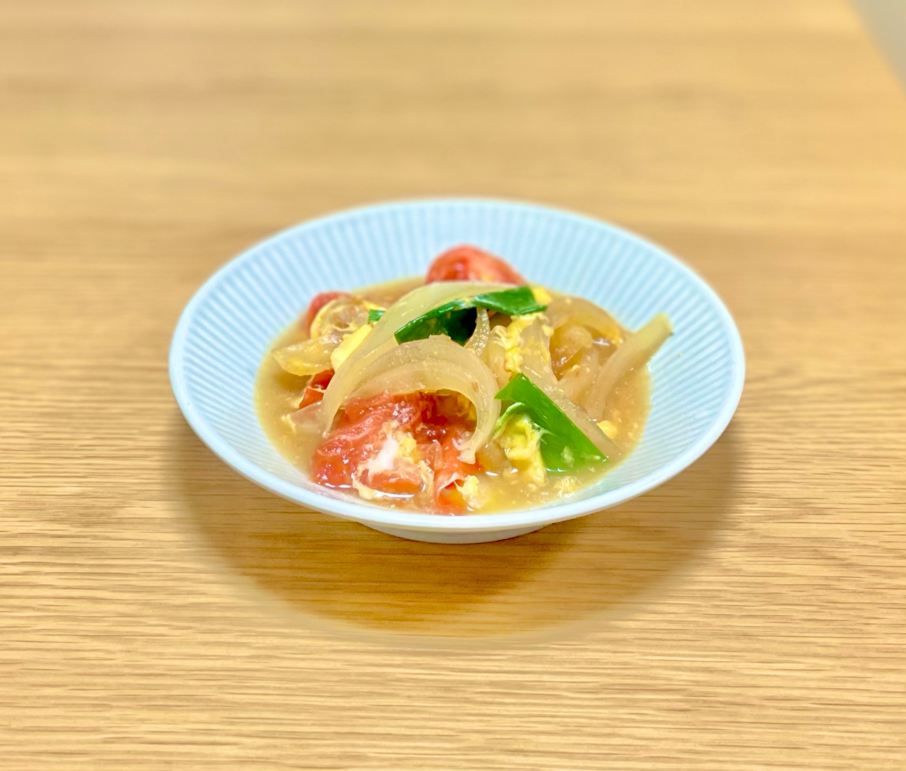 新玉ねぎとトマトの玉子とじ