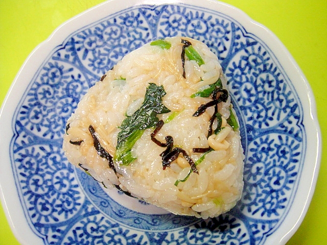 えのきと菜の花塩昆布のおにぎり