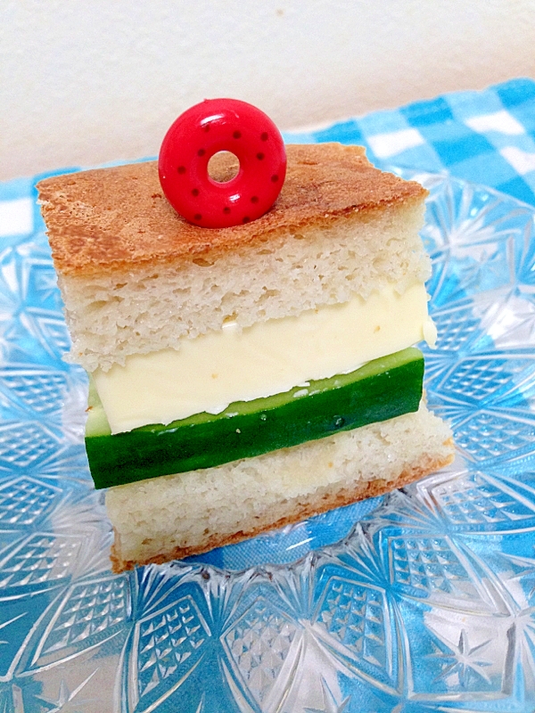 厚切りきゅうり＆チーズのサンドイッチ！！