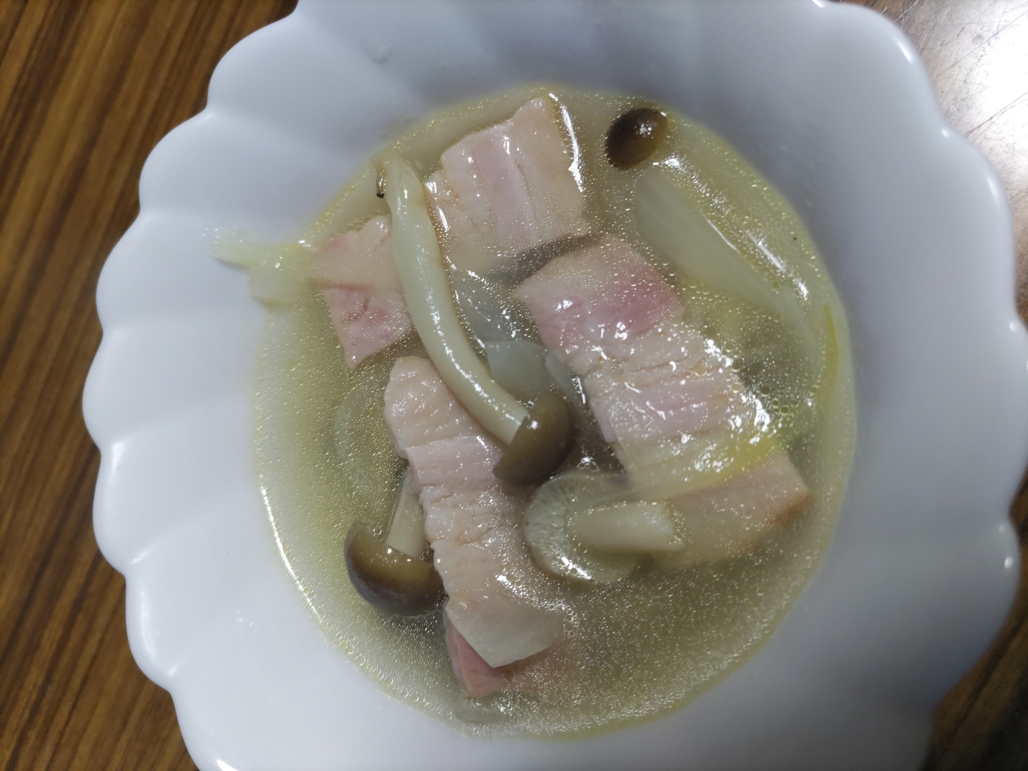 ベーコンとしめじ玉ねぎの中華スープ