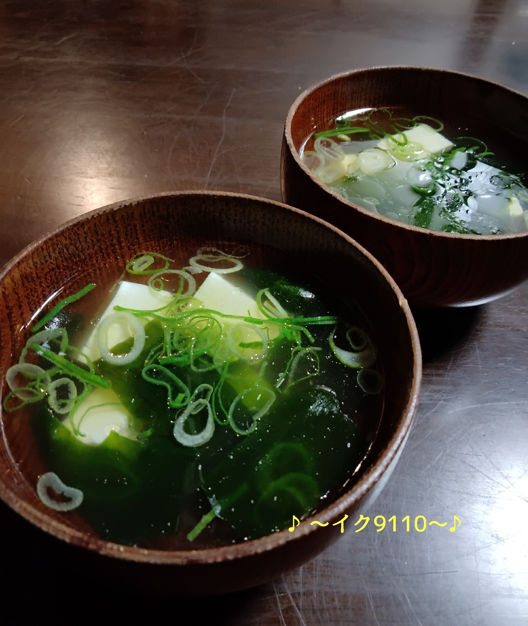 豆腐とワカメと青ネギの中華風スープ