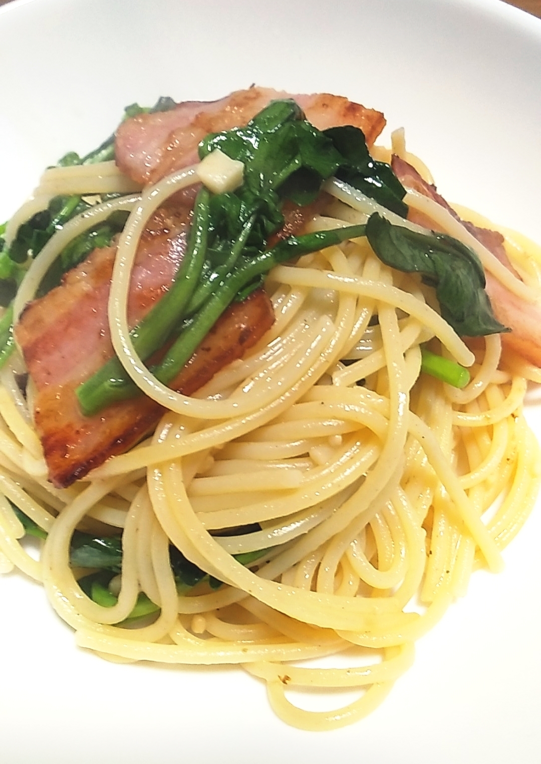 ベーコンとクレソンのにんにくバター醤油パスタ