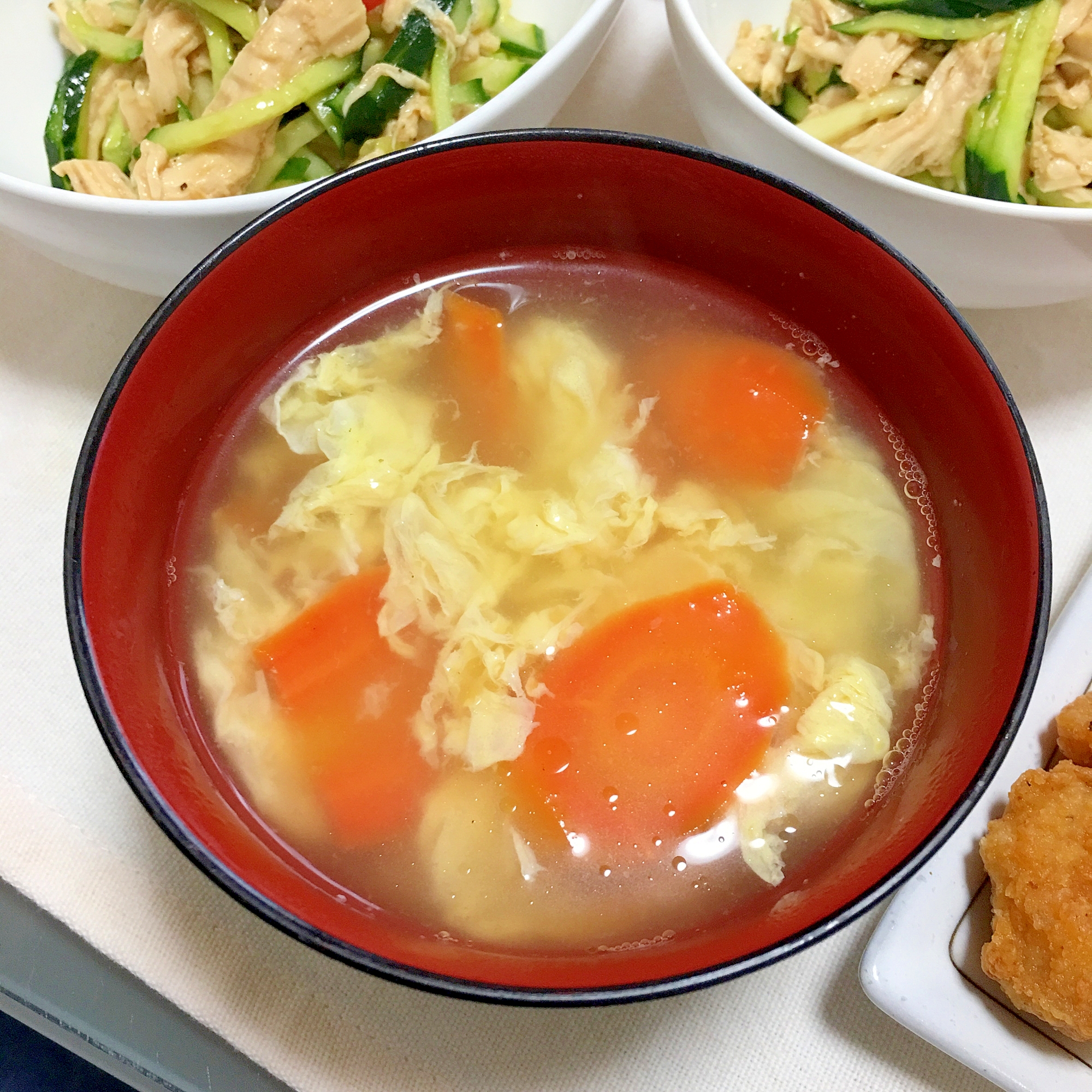 ゆで鶏の煮汁で！人参だけで鶏だしコンソメ卵スープ♡