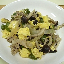 焼き肉のたれで　彩り野菜▪卵▪しめじの豚肉炒め♪