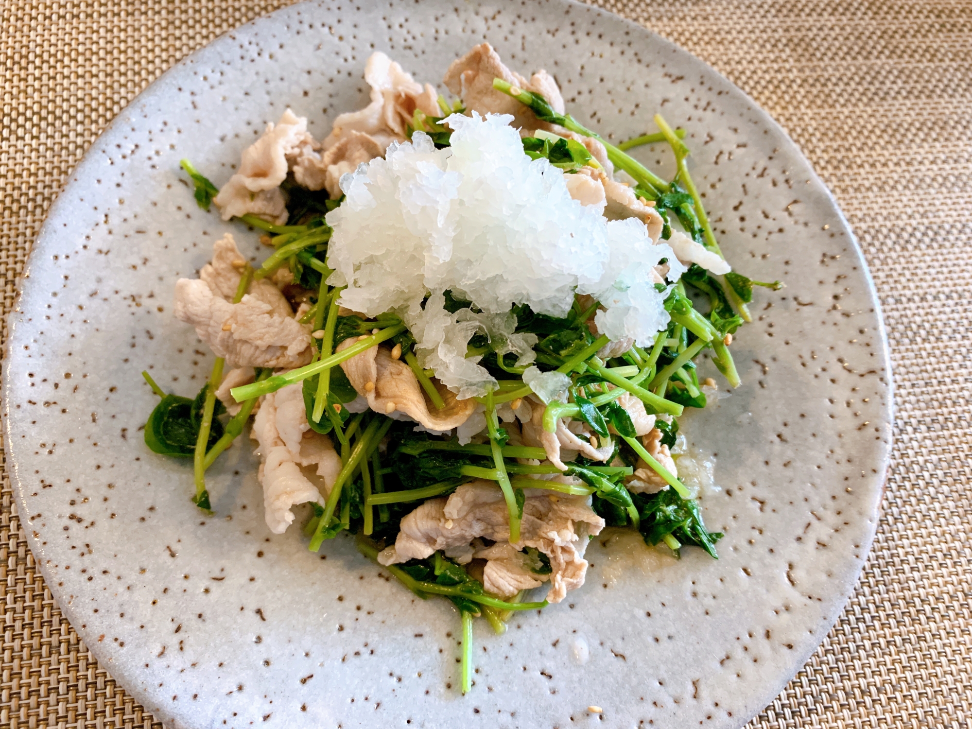 野菜とお肉たっぷり!豚肉と豆苗のしゃぶポン酢