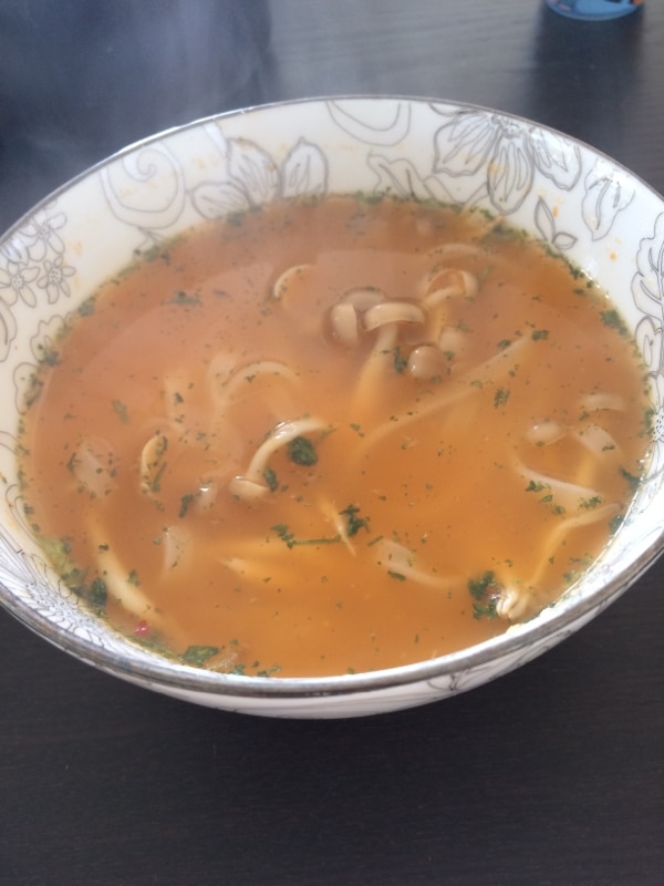 トムヤンクンの素で☆しめじのトムヤンクンフォー☆ レシピ・作り方 by