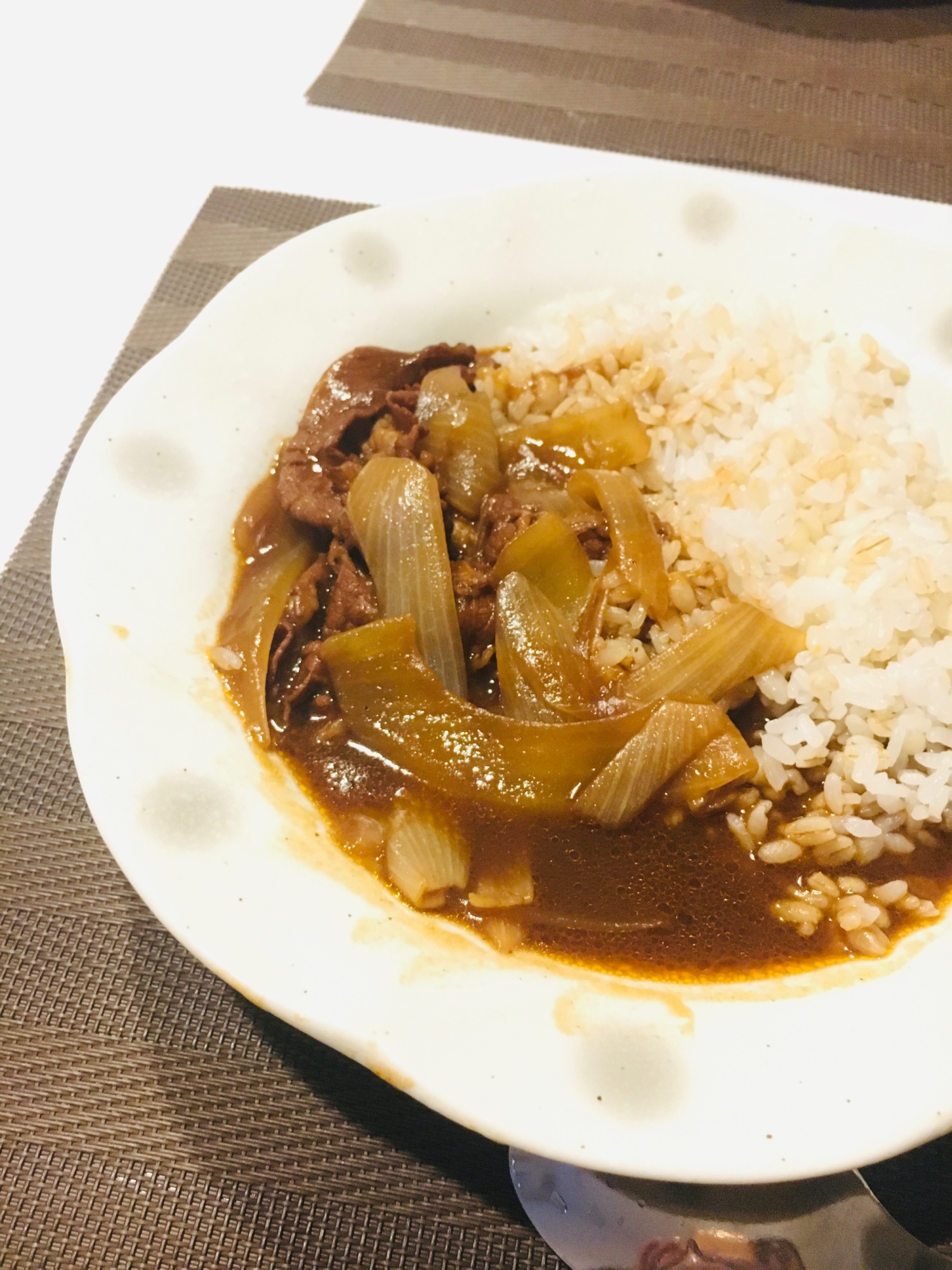 材料は3つ！玉ねぎたっぷりハヤシライス