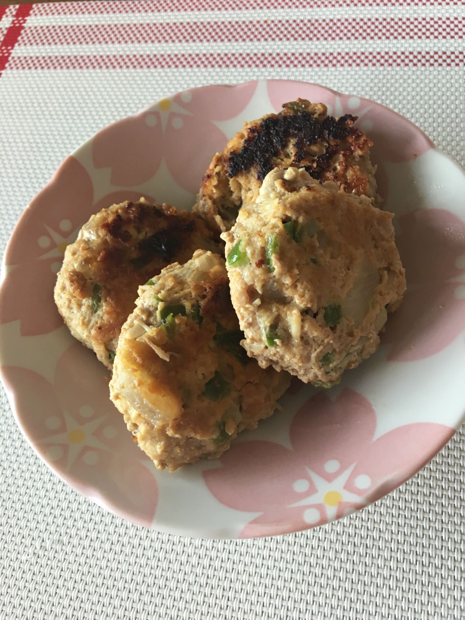 野菜嫌いの子供もぱくぱく ピーマンバーグ レシピ 作り方 By ゆうひろママ 楽天レシピ 野菜嫌いの子供もぱくぱく ピーマンバーグ レシピ 作り方 By ゆうひろママ 楽天レシピ