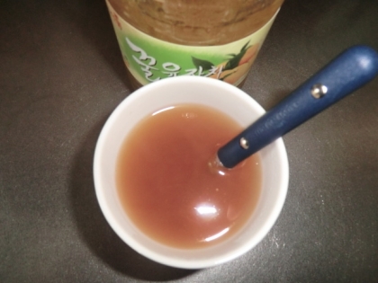 トーストとともに紅茶も頂きました。ここのところずっと体が冷たいのよ。だから柚子茶とショウガの入った紅茶に頼っちゃいました。あったかいっていいね(*^_^*)