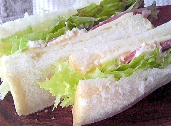 ハムチーズ＆玉子のサンドイッチ