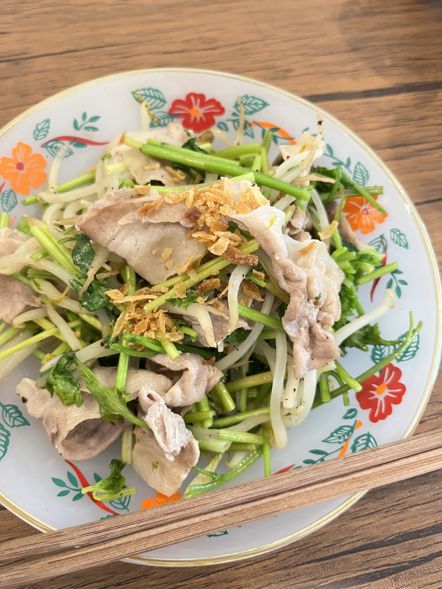 簡単タイ気分‼︎豚肉とパクチーの炒め物