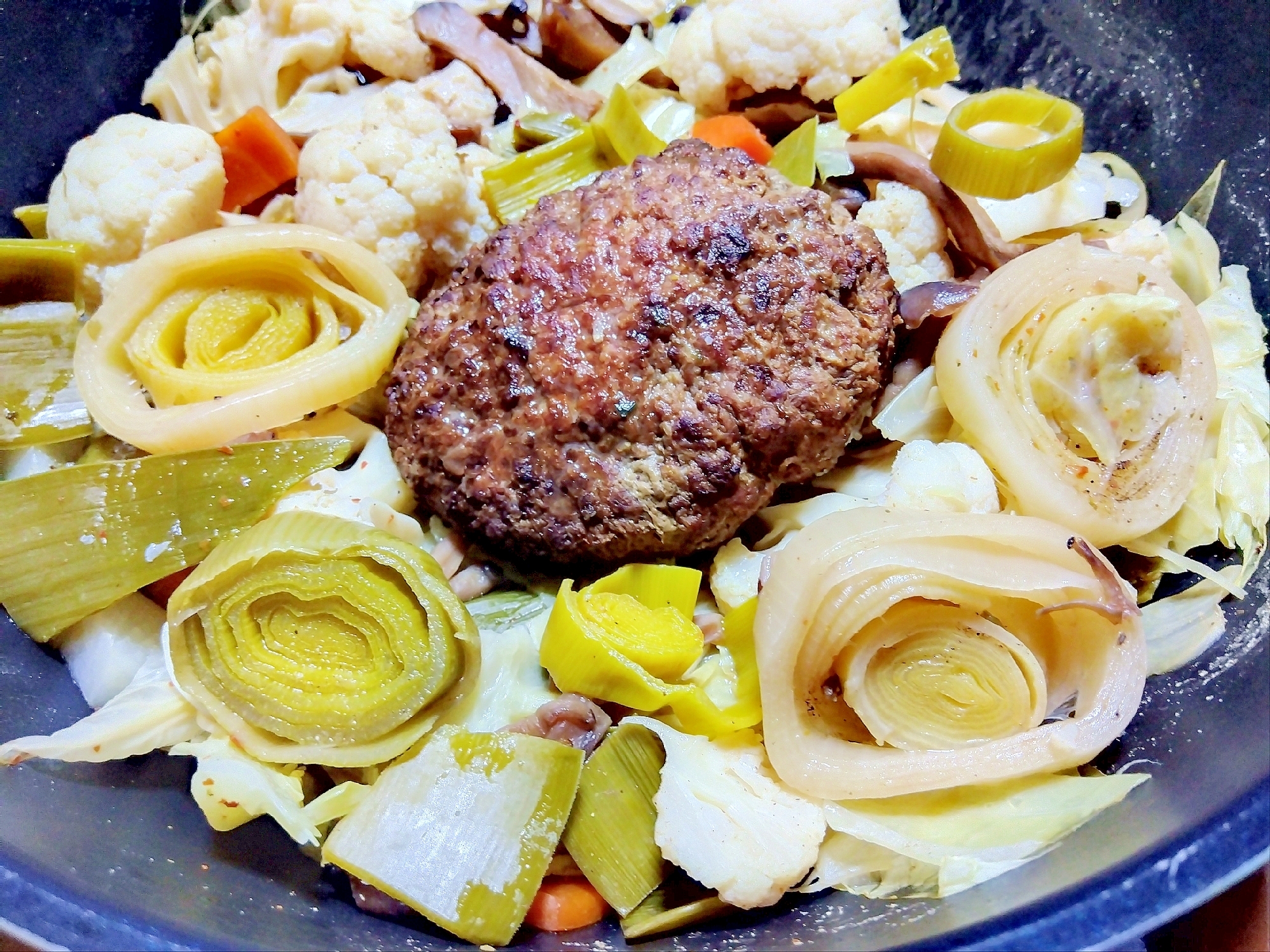 ポロネギたっぷり♡お花畑ハンバーグ