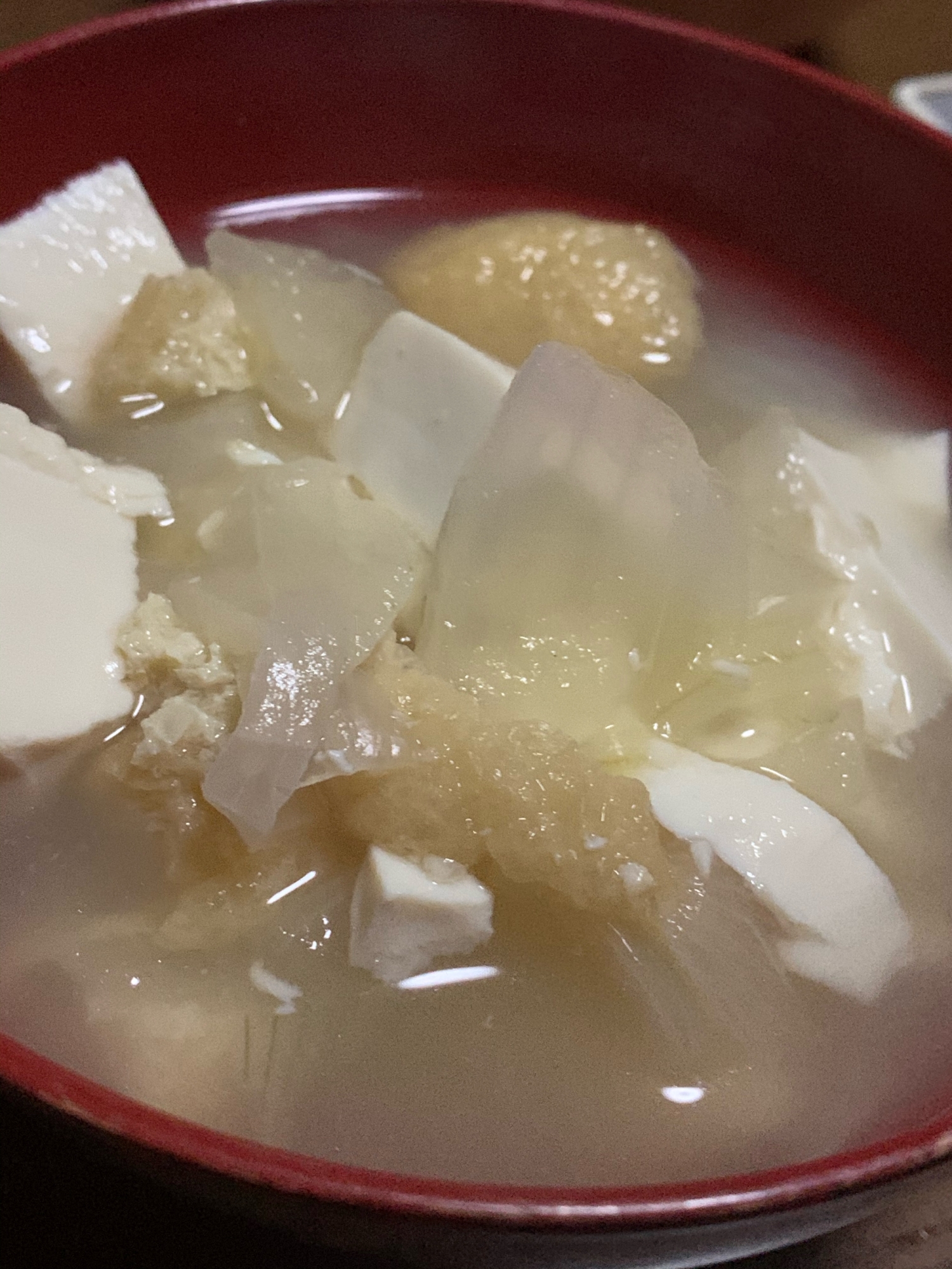 玉ねぎと油揚げ、豆腐の味噌汁