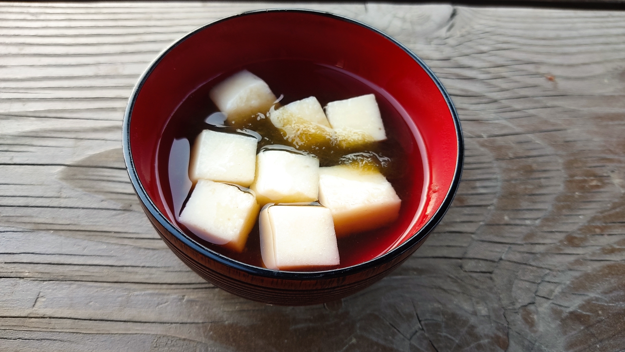 とろろ昆布とはんぺんのすまし汁