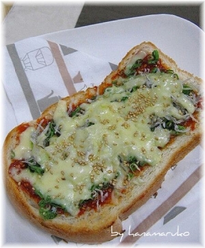 ちりめんじゃことサムジャンの食パンピザ