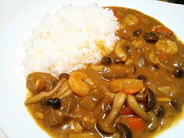 海老が少なくても旨味たっぷり！！海老ツナカレー♡