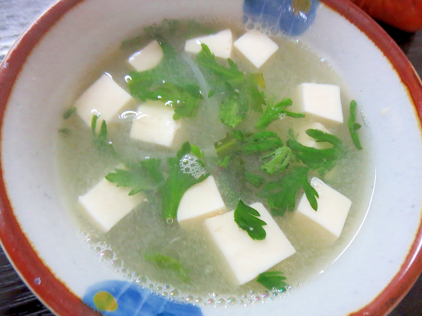 春菊と玉ねぎの味噌汁