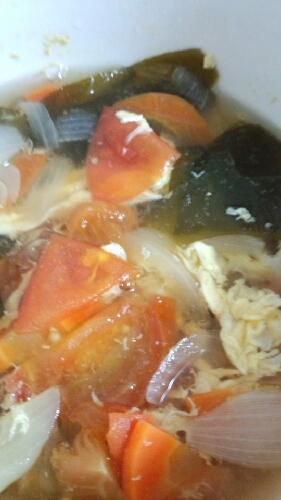 トマトとわかめのたまごスープ 