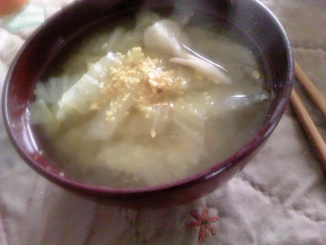白菜とマイタケの生姜味噌汁