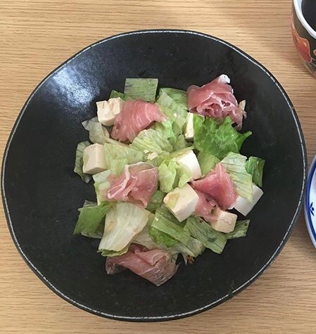 豆腐/生ハム/レタスでお洒落なサラダ