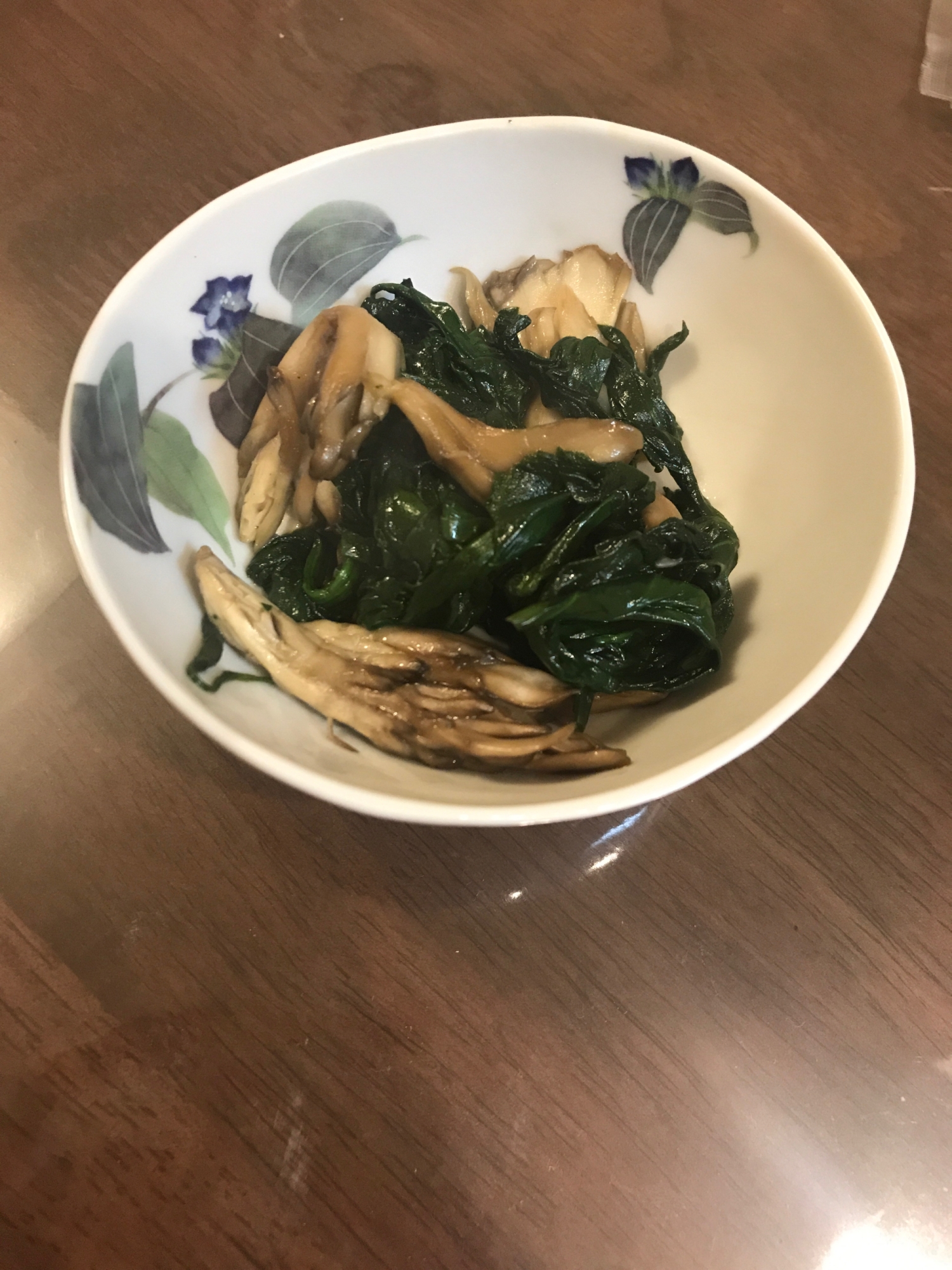 麺つゆで簡単！ほうれん草と舞茸のレシピ