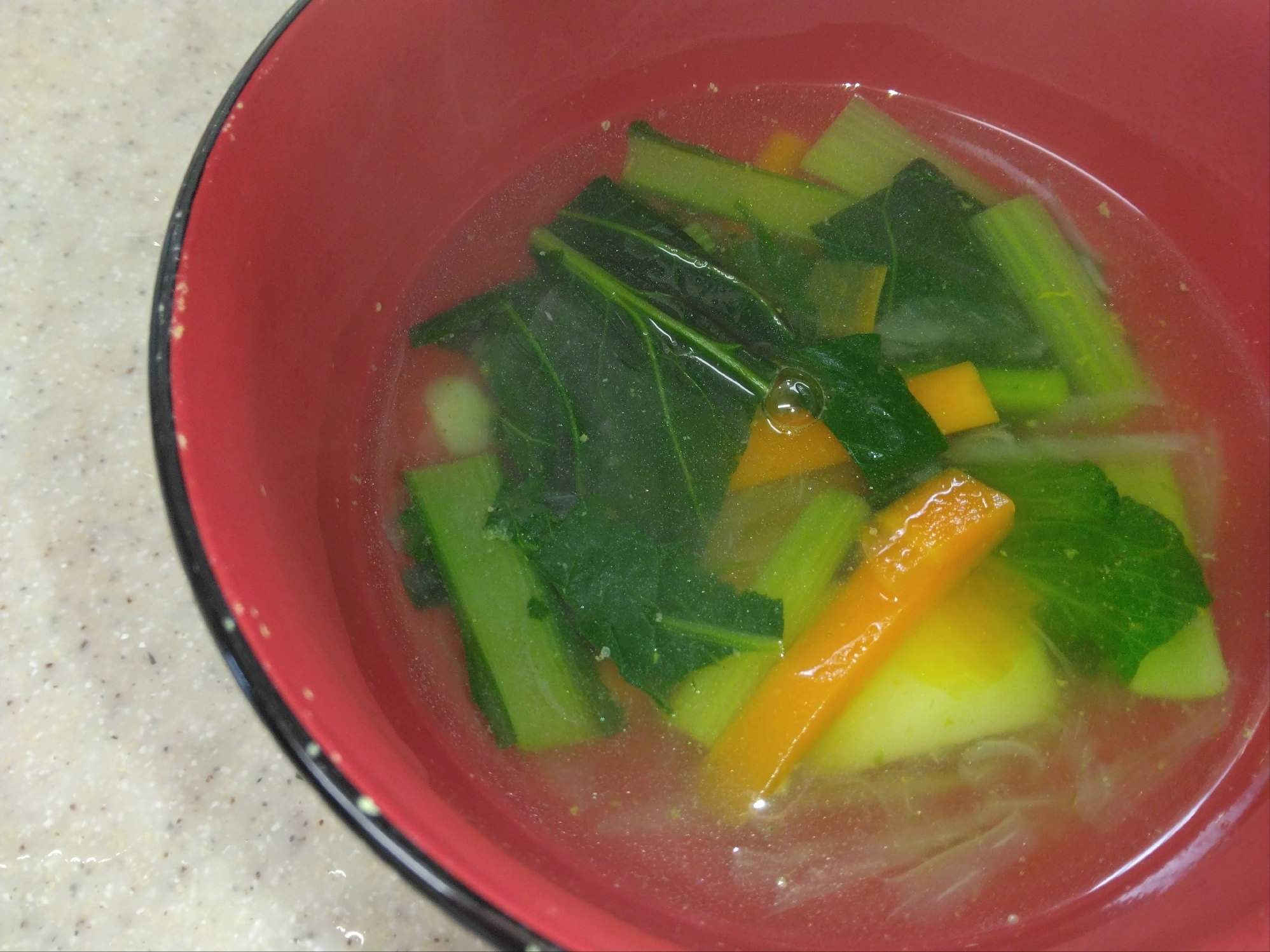 冷蔵庫にある野菜でつくるスープ