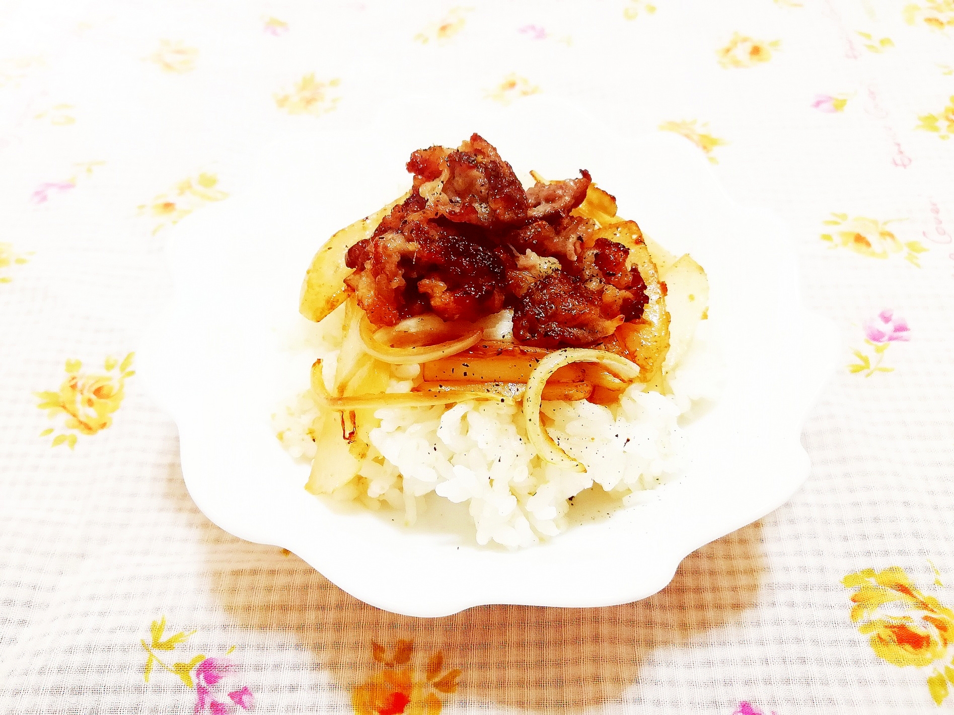 肉じゃが風お手軽牛丼