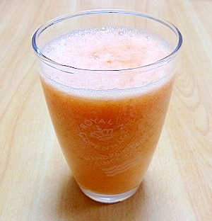 オレンジとトマトのジュース