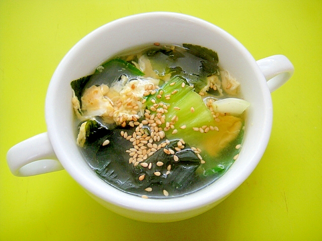 チンゲン菜とワカメ卵のスープ