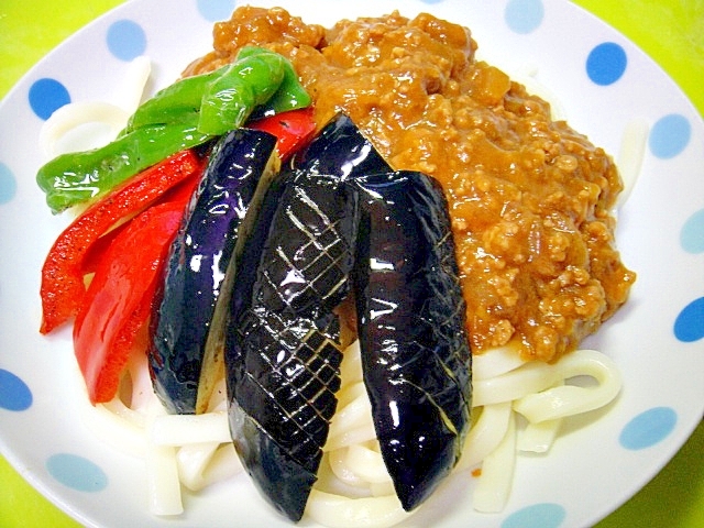 夏野菜乗せ♪冷やしキーマカレーうどん