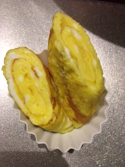 今回は甘い卵焼きを作りました〜( ^ω^ )みりんが入るからか焼き色がいい感じです！