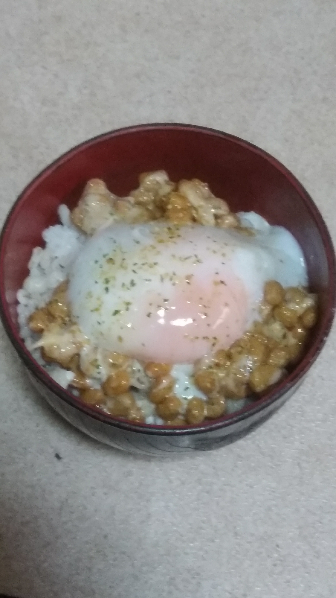 温玉納豆麦飯丼