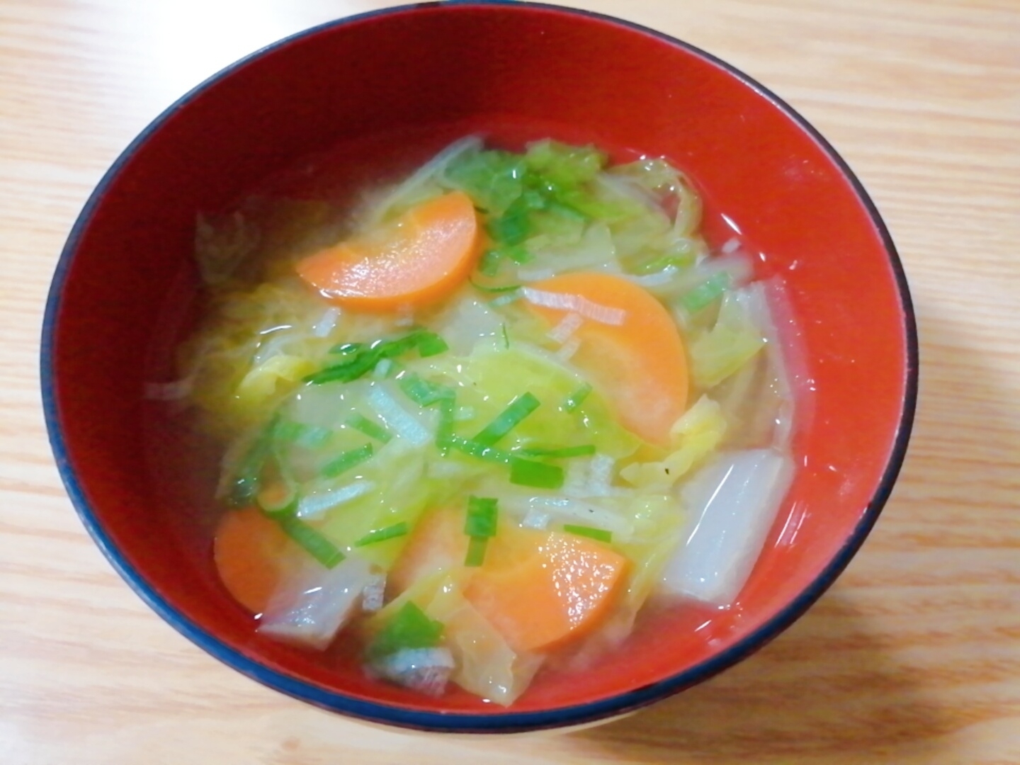 白菜と人参とねぎの味噌汁
