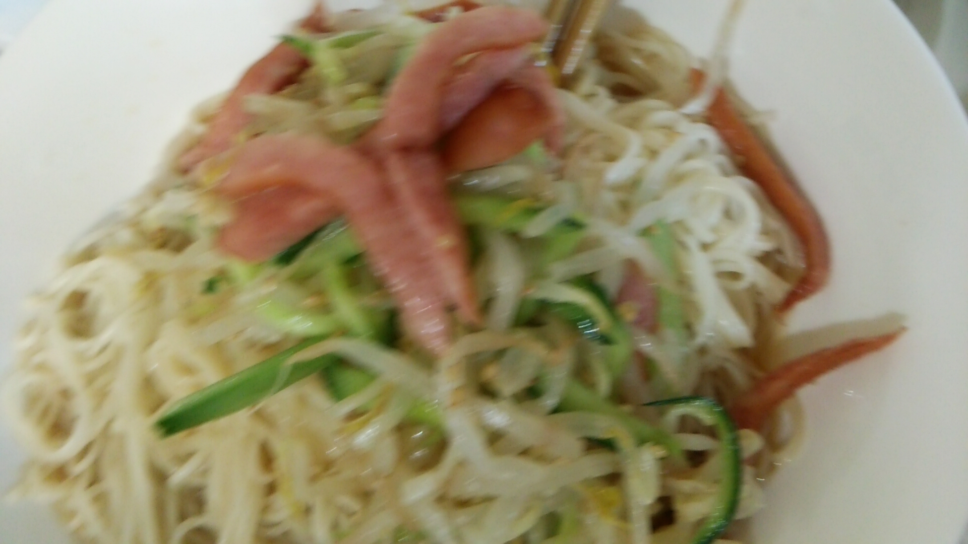 ウインナー・きゅうり・もやしのそうめん