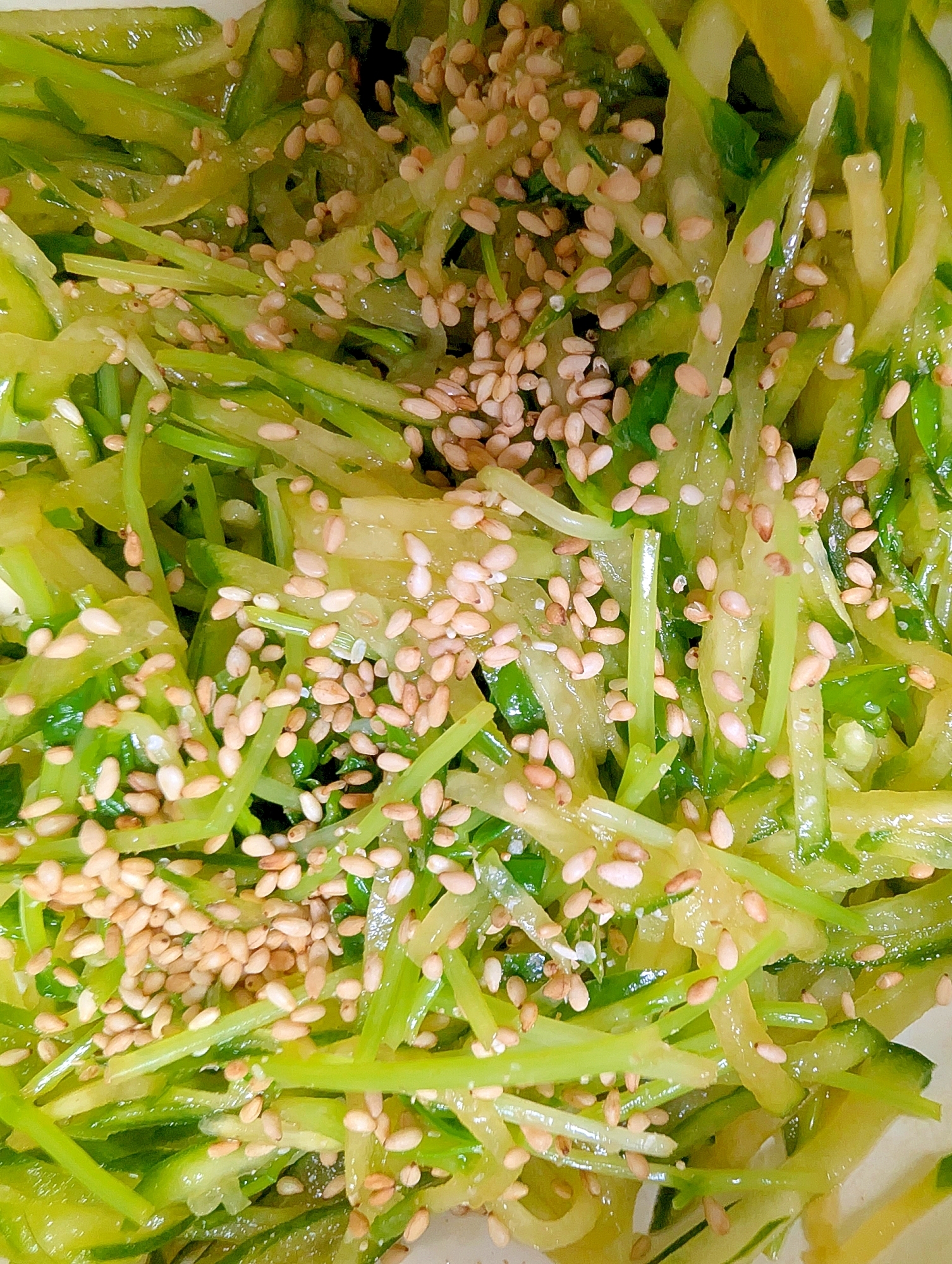 豆苗ときゅうりのナムル風サラダ