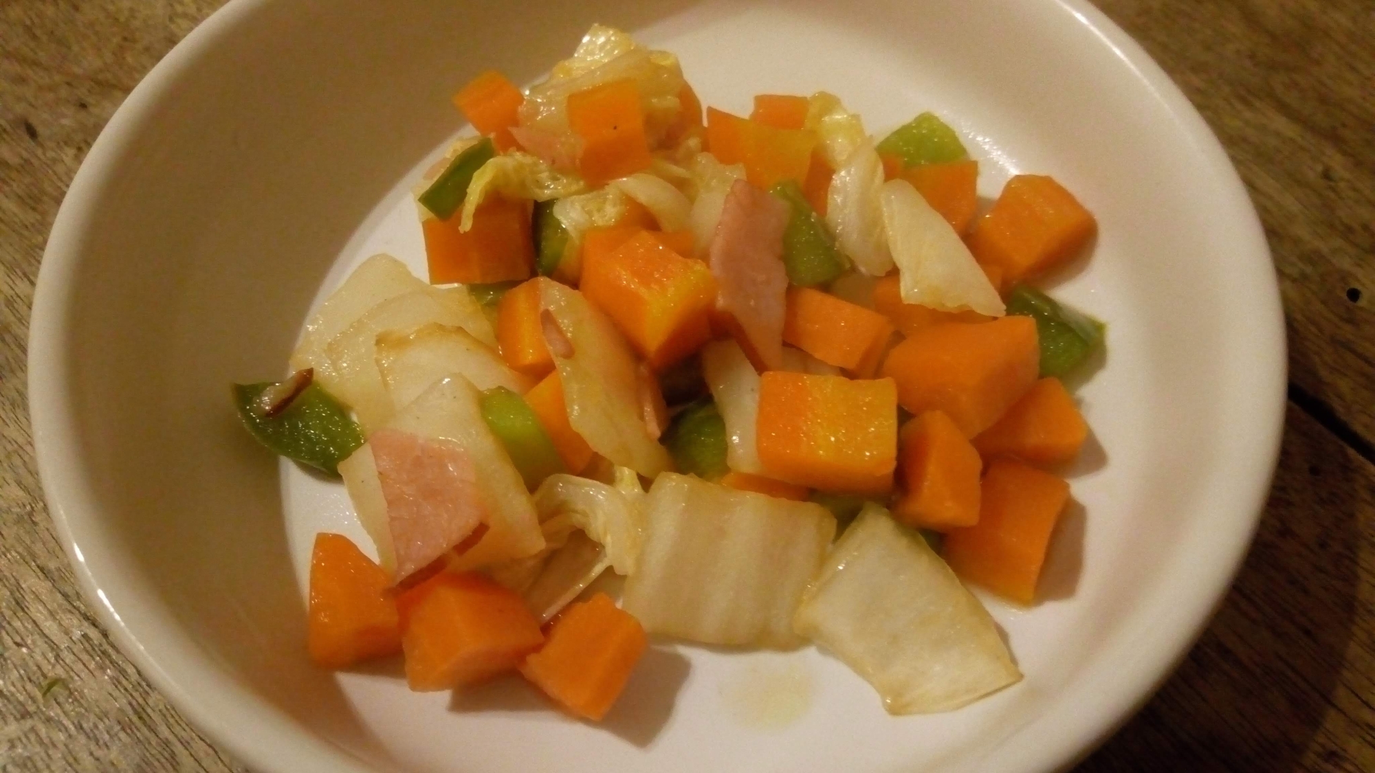 離乳食　白菜とにんじんの炒め物