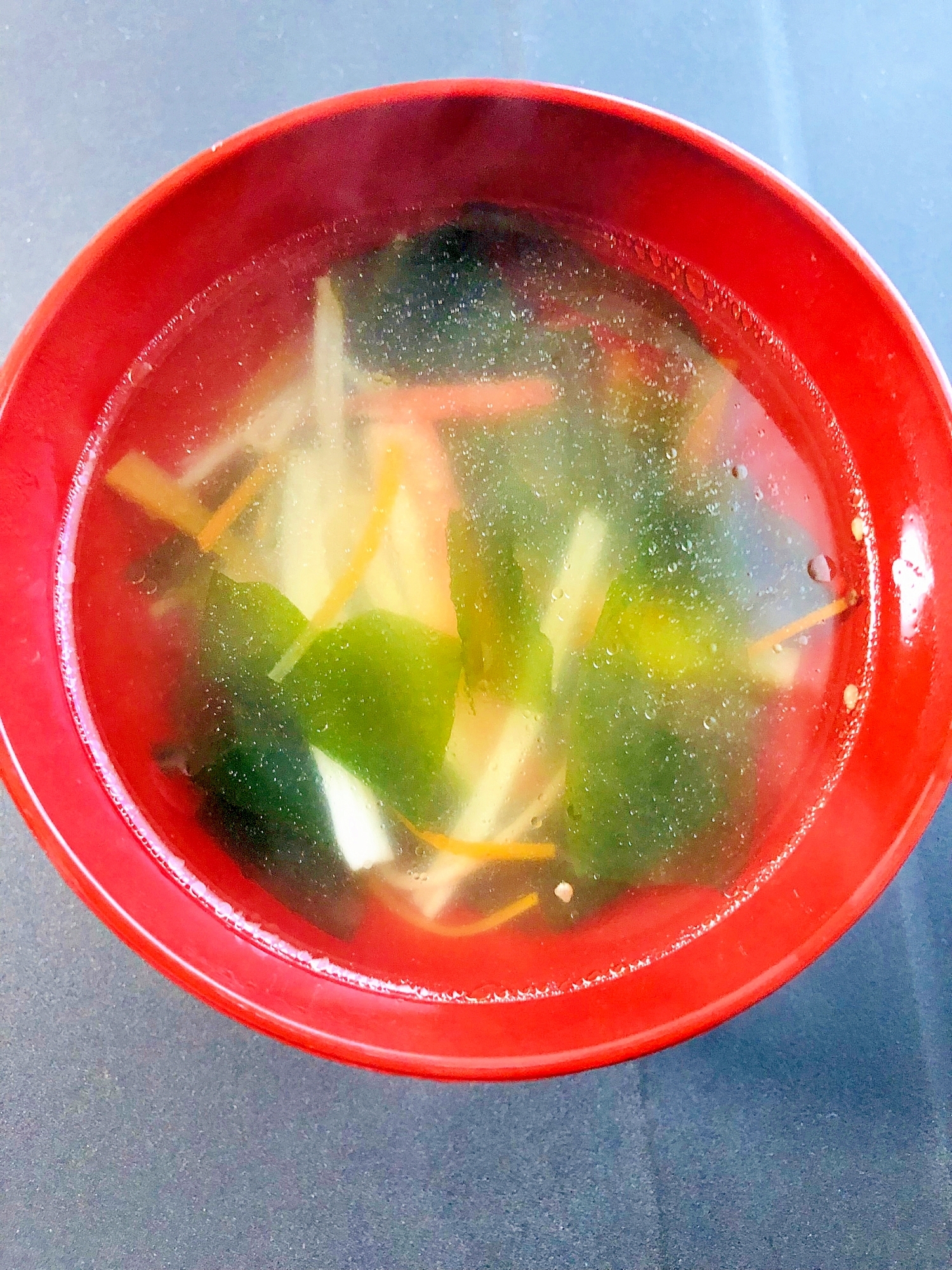 わかめとカニカマの中華スープ