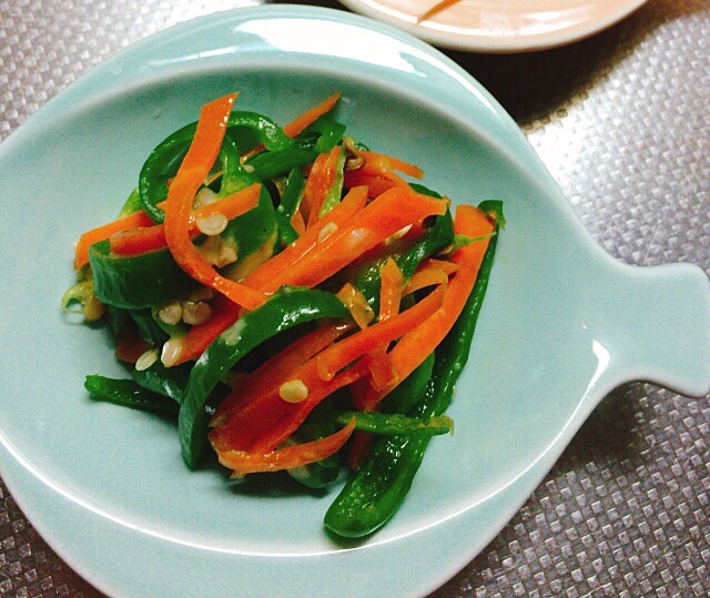 栄養たっぷり&エコ副菜!やみつき丸ごとピーマン人参