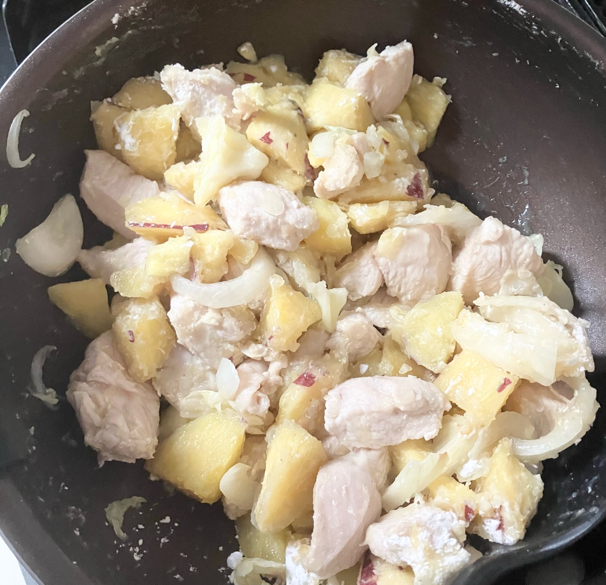 鶏肉とさつま芋とじゃがいも炒め