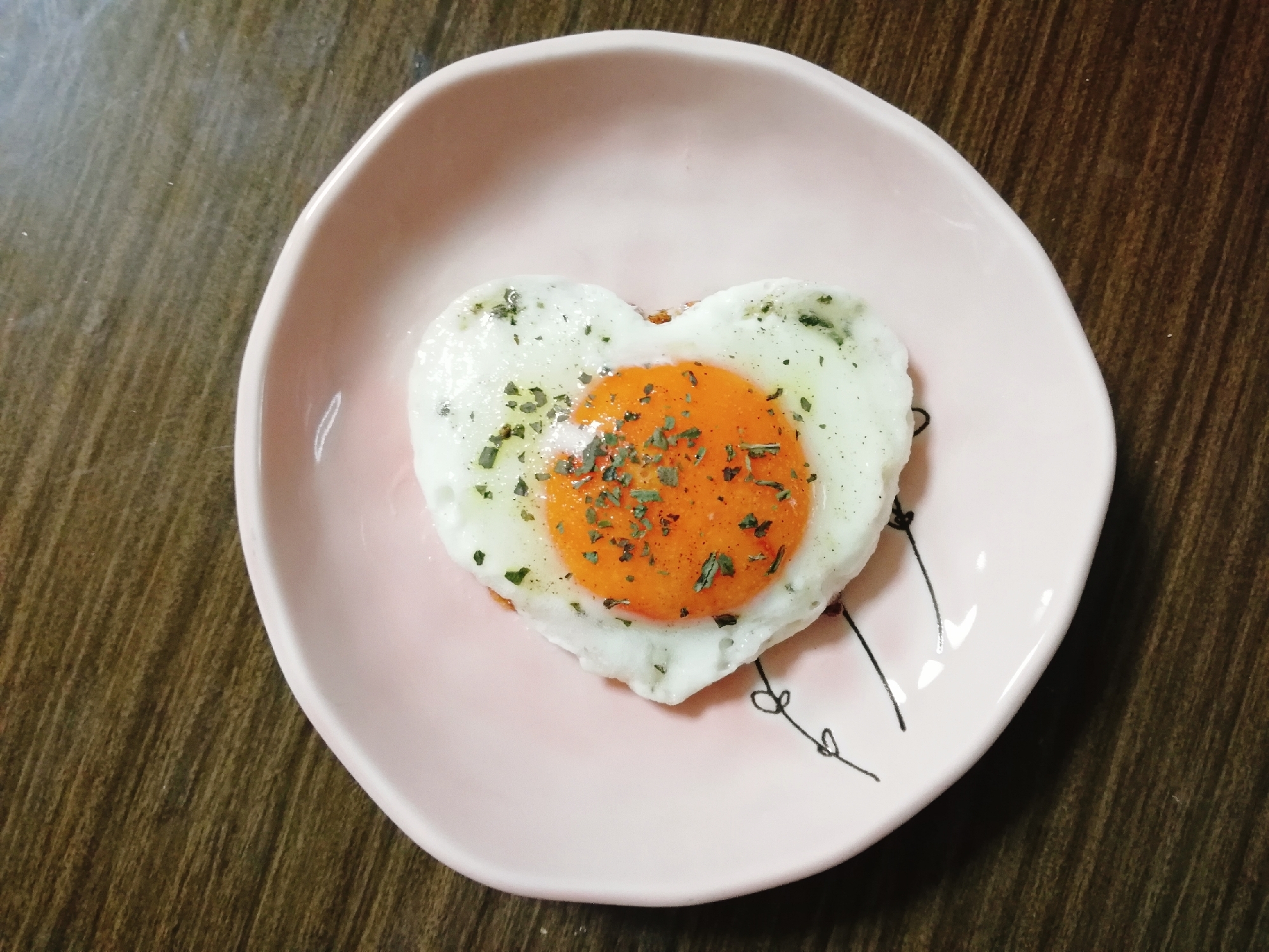 トッピングに！ハートの目玉焼き