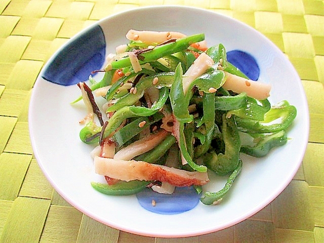 レンジで簡単！ピーマンとちくわと生姜の塩昆布和え