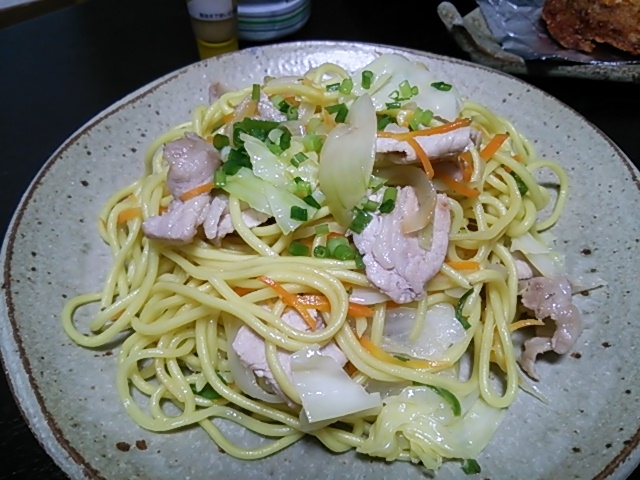 沖縄そばで焼きそば~塩味
