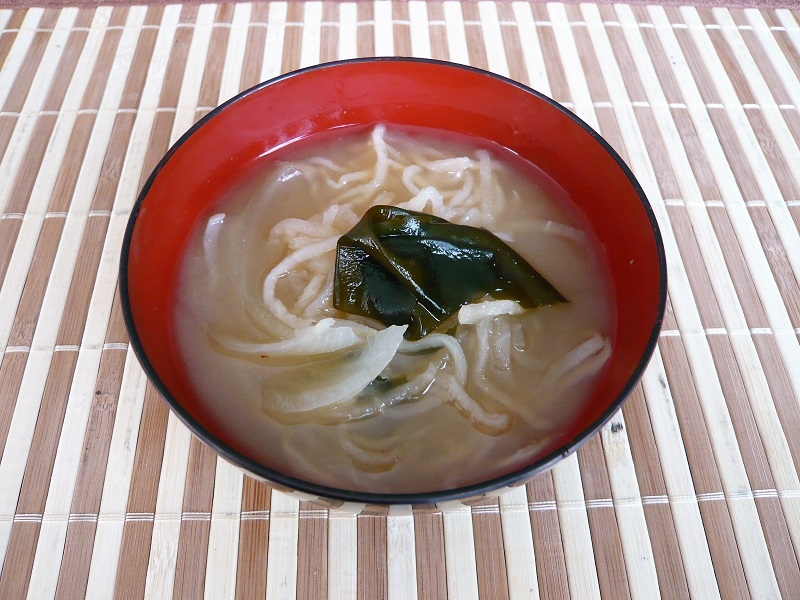 切干大根と玉ねぎの味噌汁