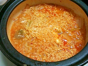 お鍋の〆のラーメン（＾＾）キムチ鍋の素＋で韓国風