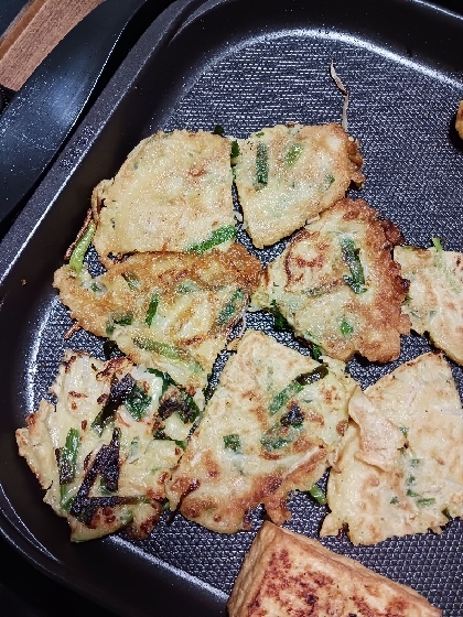 ホットプレートで大量に焼いてチヂミパーティーをしました。写真のセンスが全くないですが(^-^;
野菜がもりもり食べられて、子どももパクパク食べてくれました☆