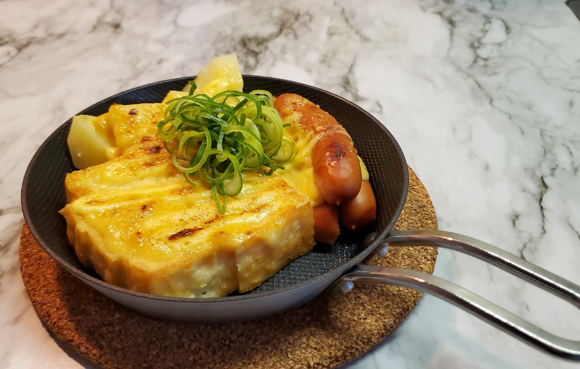 魚焼きグリルで簡単厚揚げとウインナーの味噌マヨ焼き