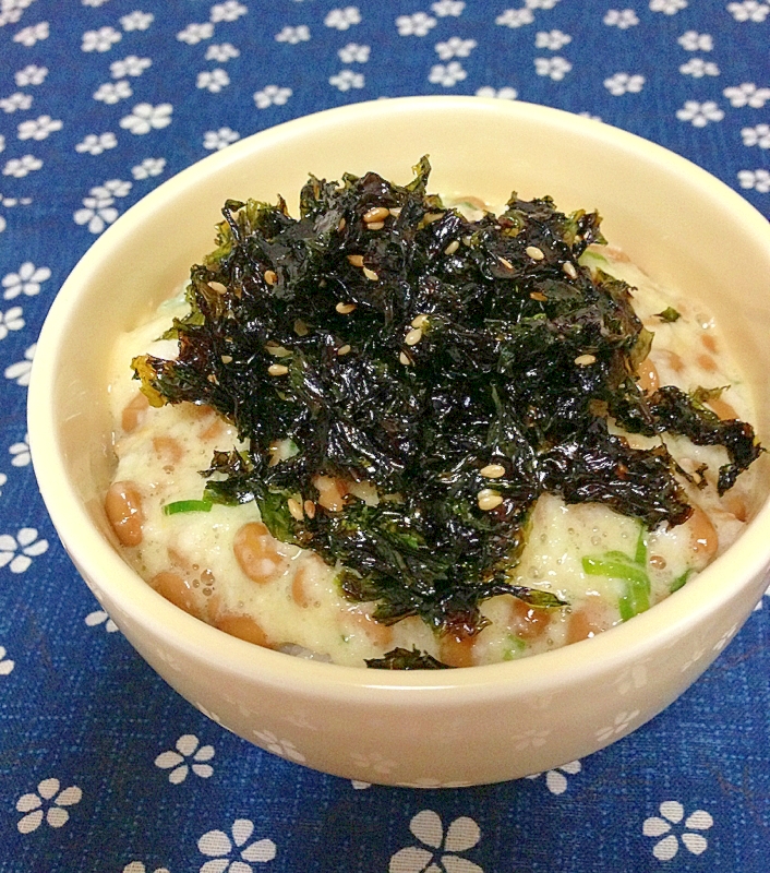 韓国のりをたっぷりのせて♪簡単ネバネバ丼