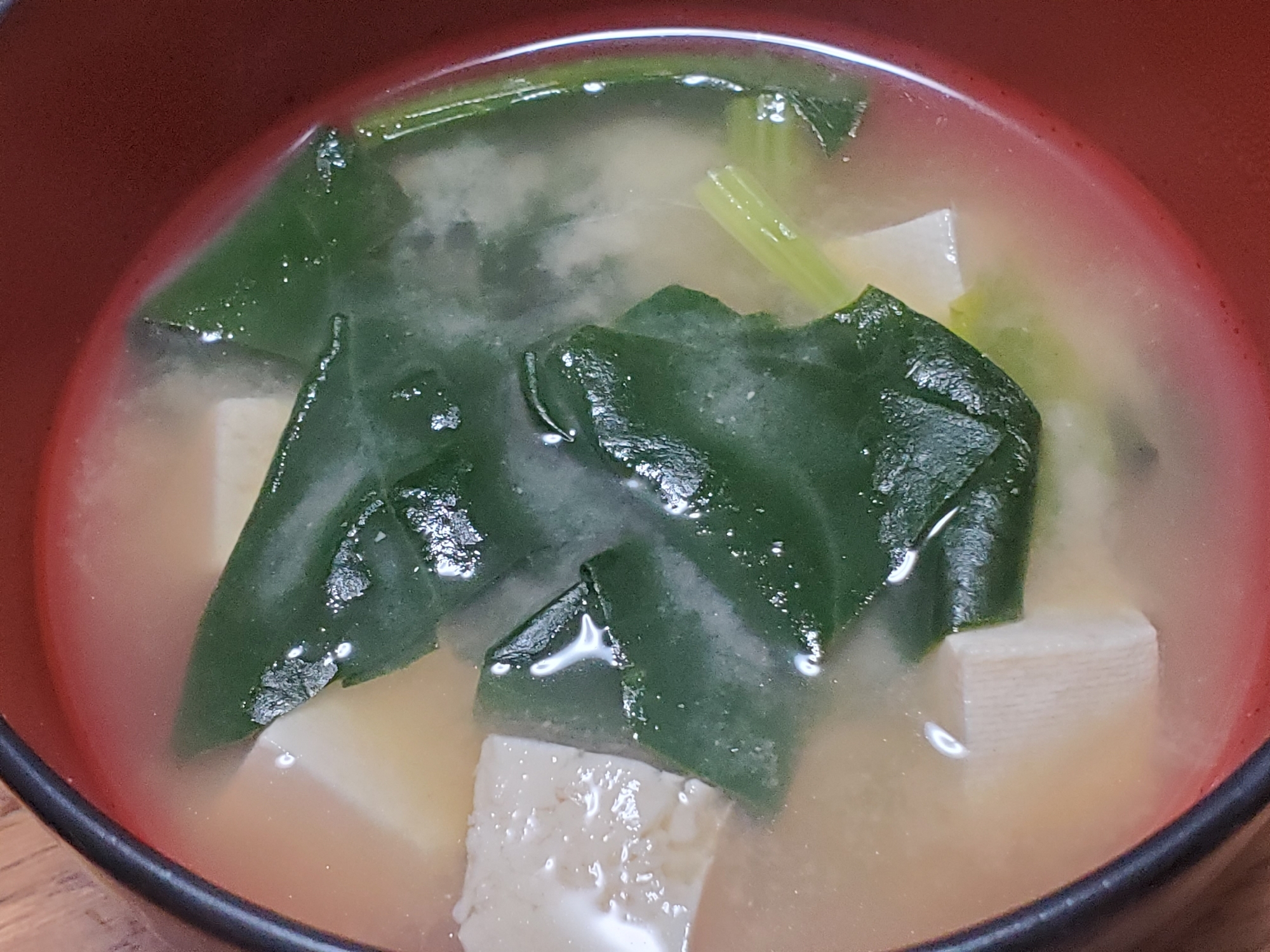 豆腐とほうれん草のコンソメ味噌汁