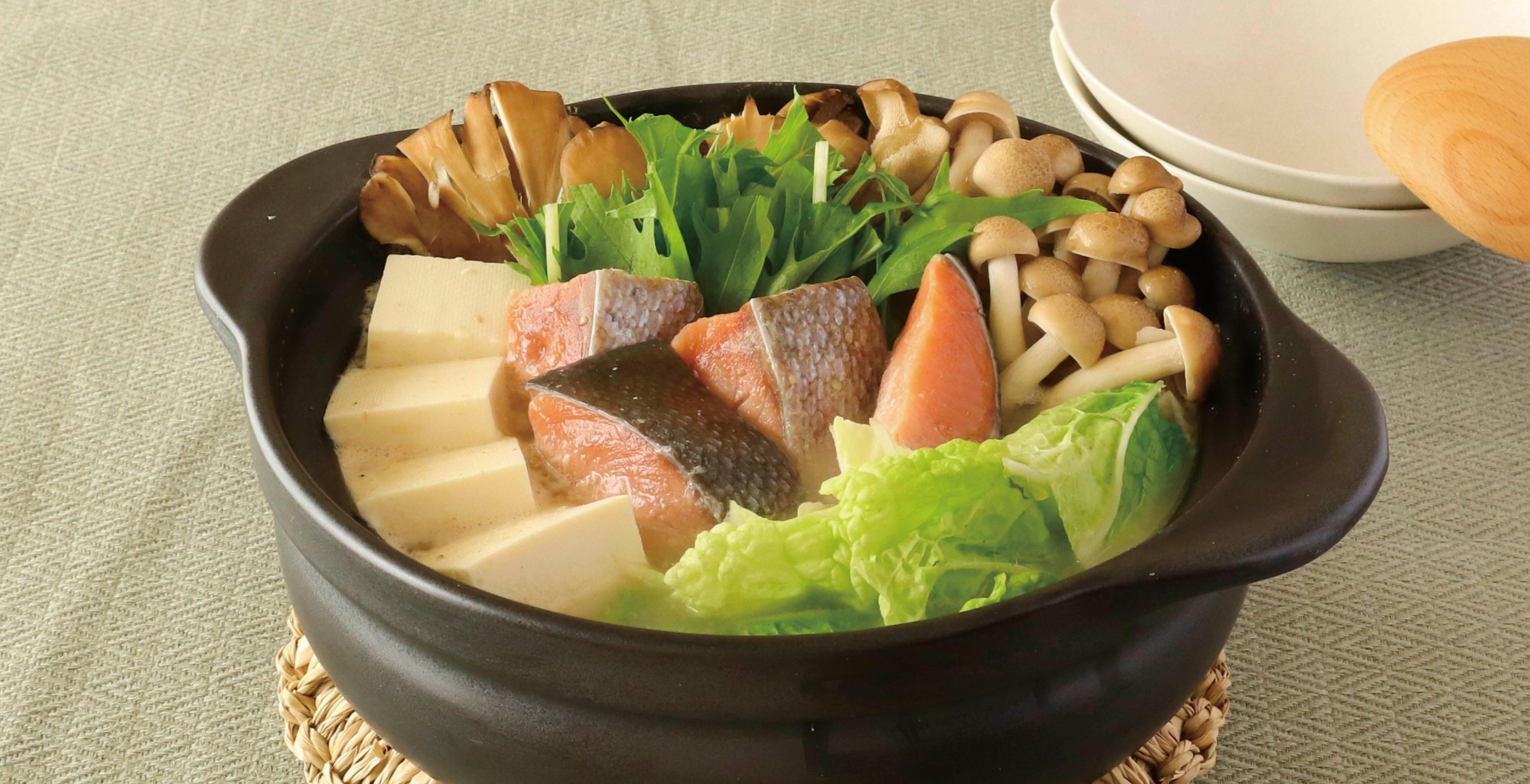 秋鮭ときのこの豆乳鍋